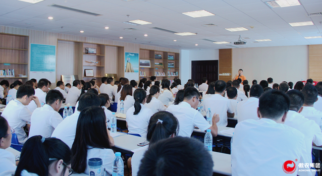 201808221359050107 ONE游戏官网-皇马巴塞赞助商